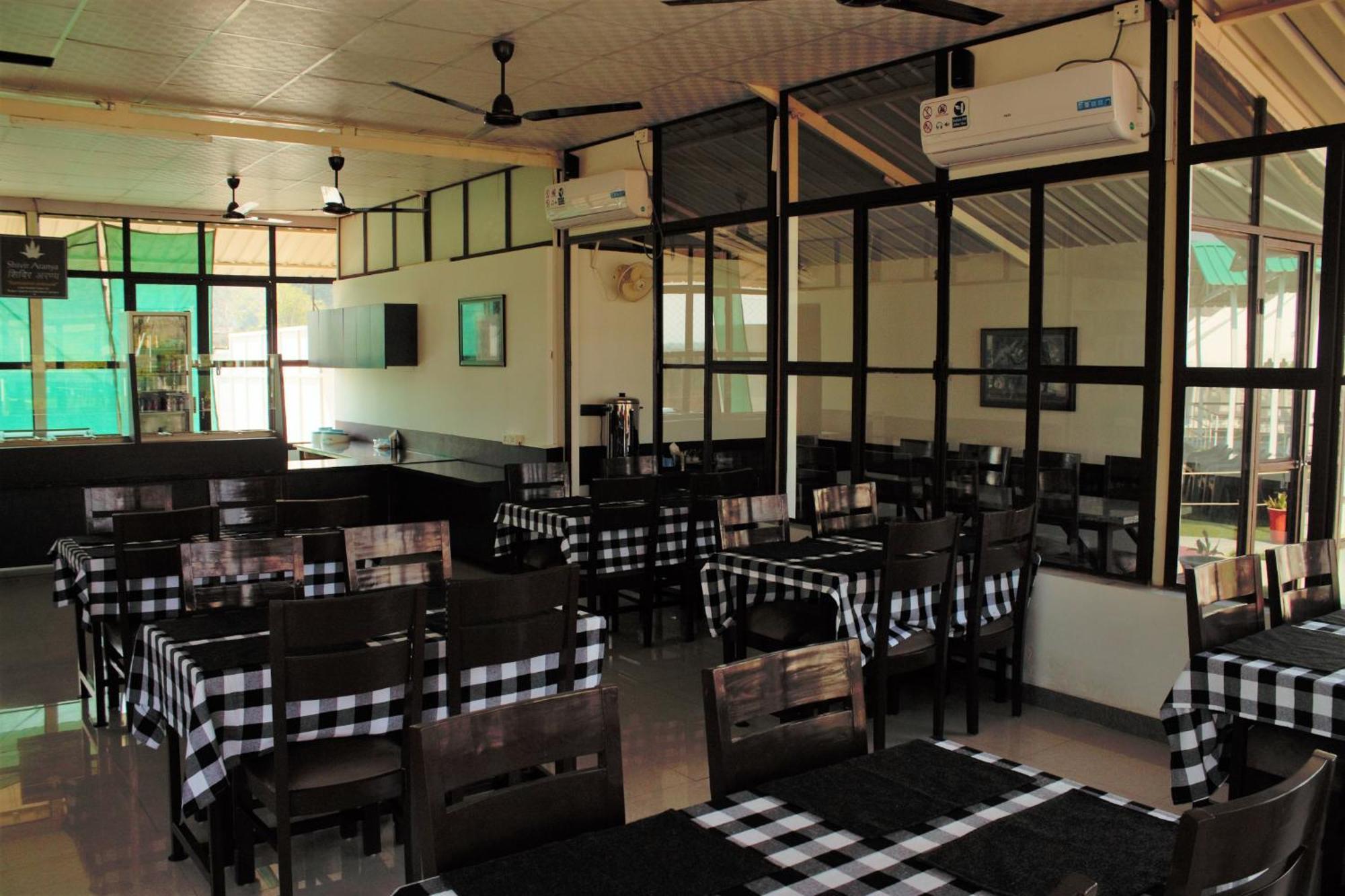 Shivir Aranya - Wilderness Resort อัลวาร์ ภายนอก รูปภาพ