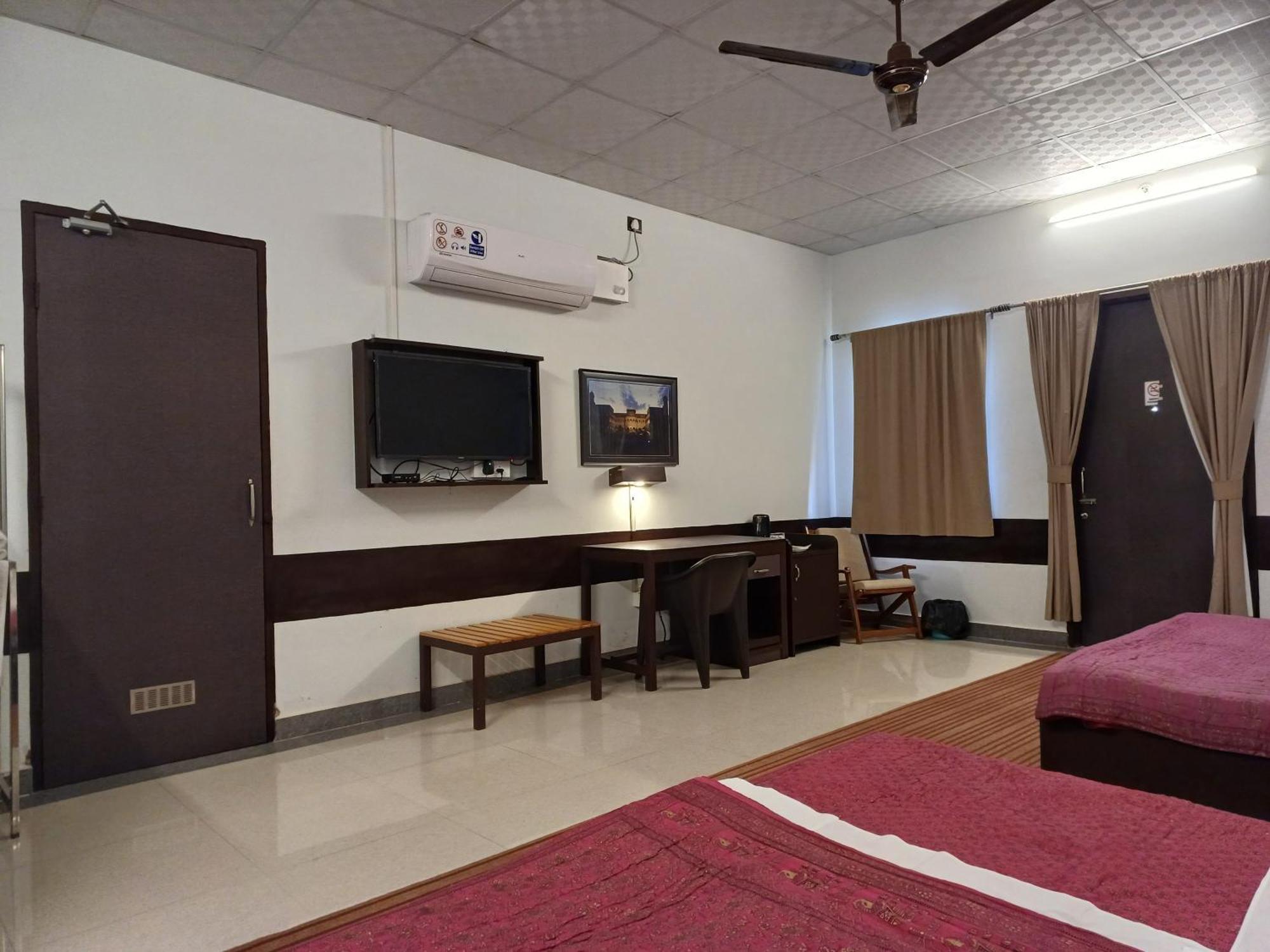 Shivir Aranya - Wilderness Resort อัลวาร์ ภายนอก รูปภาพ