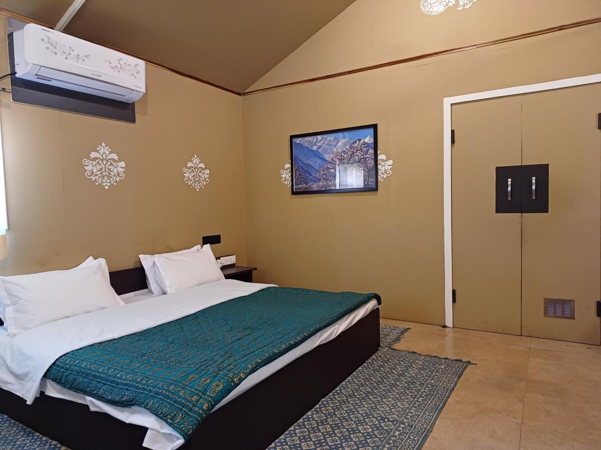 Shivir Aranya - Wilderness Resort อัลวาร์ ภายนอก รูปภาพ