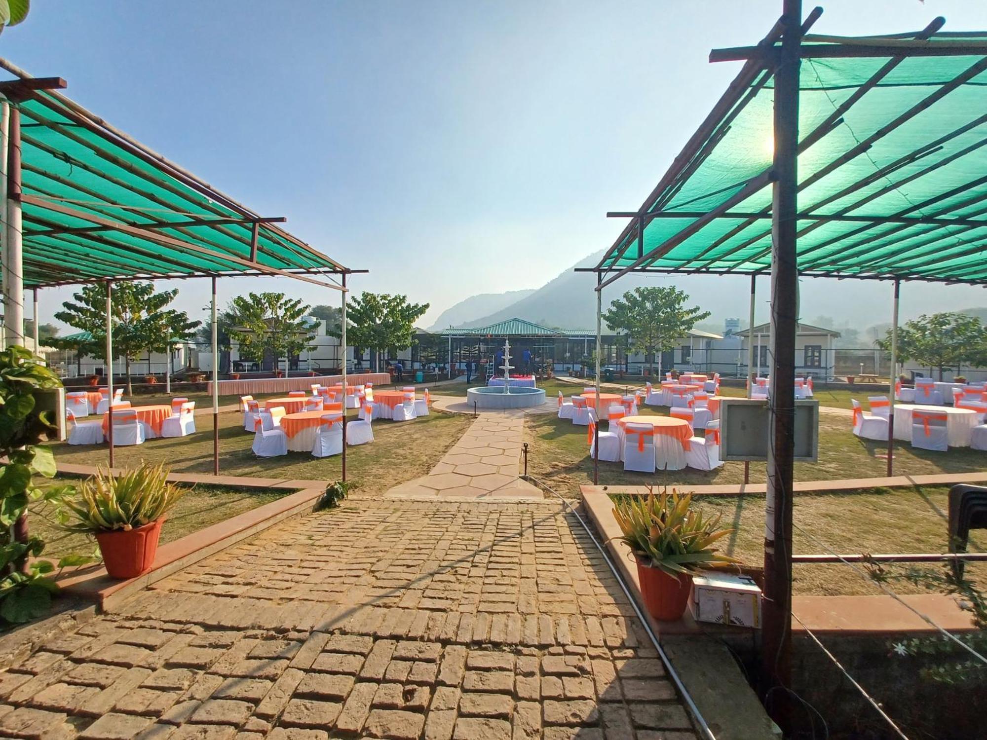 Shivir Aranya - Wilderness Resort อัลวาร์ ภายนอก รูปภาพ