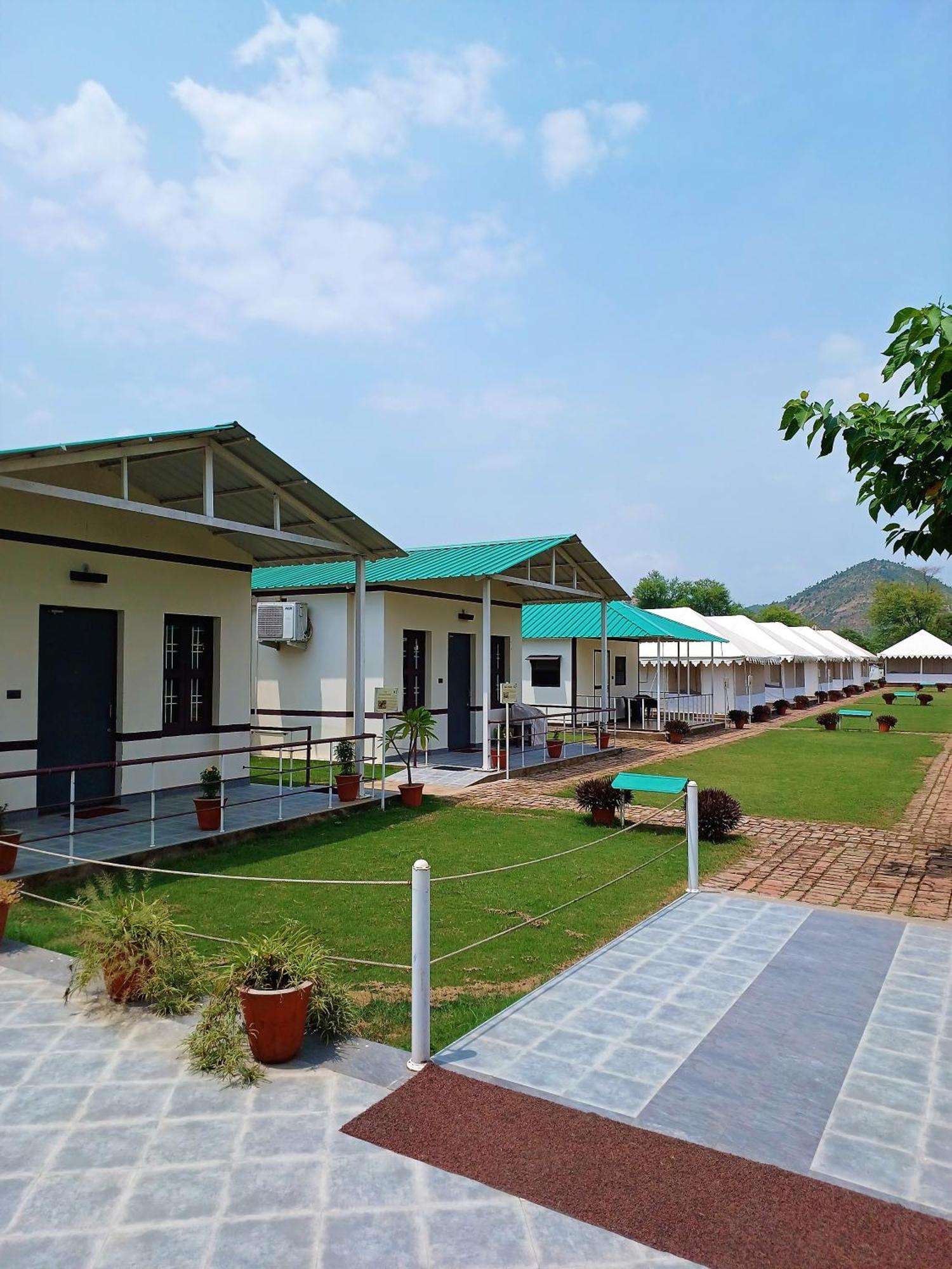 Shivir Aranya - Wilderness Resort อัลวาร์ ภายนอก รูปภาพ